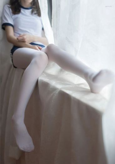 董宇辉走后东方甄选直播间画风变了
