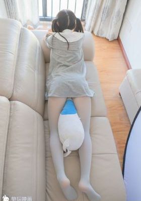 北京地铁两女子扯发互殴
